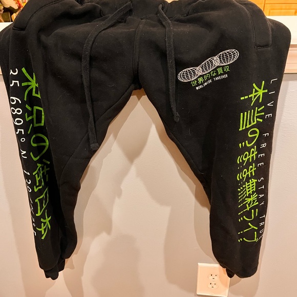 Graphic sweats - Picture 2 of 2